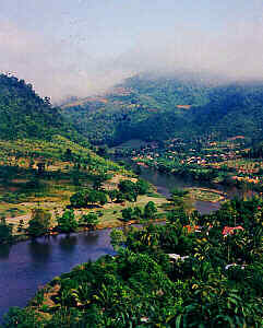 Mae Kok river, Thaton, Chiang Mai province, North Thailand  (14.7 K)