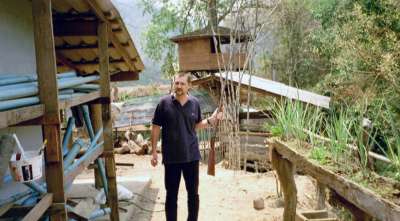 Mae Na Chorn, Chiang Mai Provinz, Thailand: Ralf Oberg mit Vorderlader. Damit jagen hier oben einige der Jungs Gazellen. Nicht zum Vergn&uuml;gen, sondern um den Speiseplan ein wenig zu bereichern.
