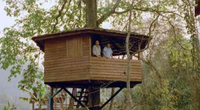 Mae Na Chorn, Chiang Mai Provinz, Thailand: Ralf Obergs Baumhaus. Mit Kochnische und Dusche und abschliessbarem Zimmer bestens eingerichtet f&uuml;r den Abenteurer Gottes. Wunderbarer Ort um Sonnenuntergang und -aufgang zu betrachten und um dem Himmel nahe zu sein.